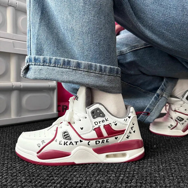 "Sneakers gialle con dettagli neri e suola bianca" 👟 All You Need