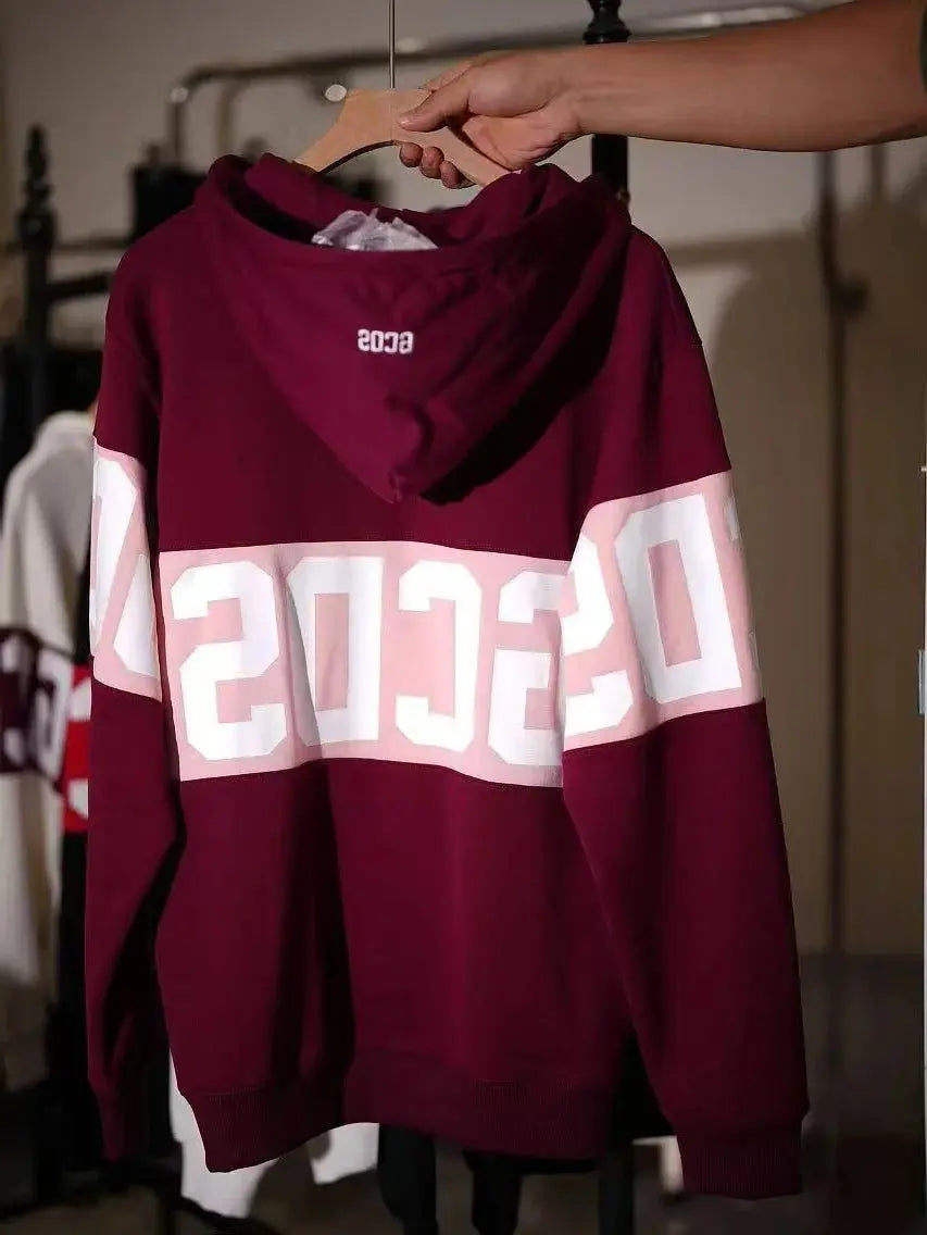 "Felpa nera con cappuccio e logo bianco/rosso a fascia" All You Need