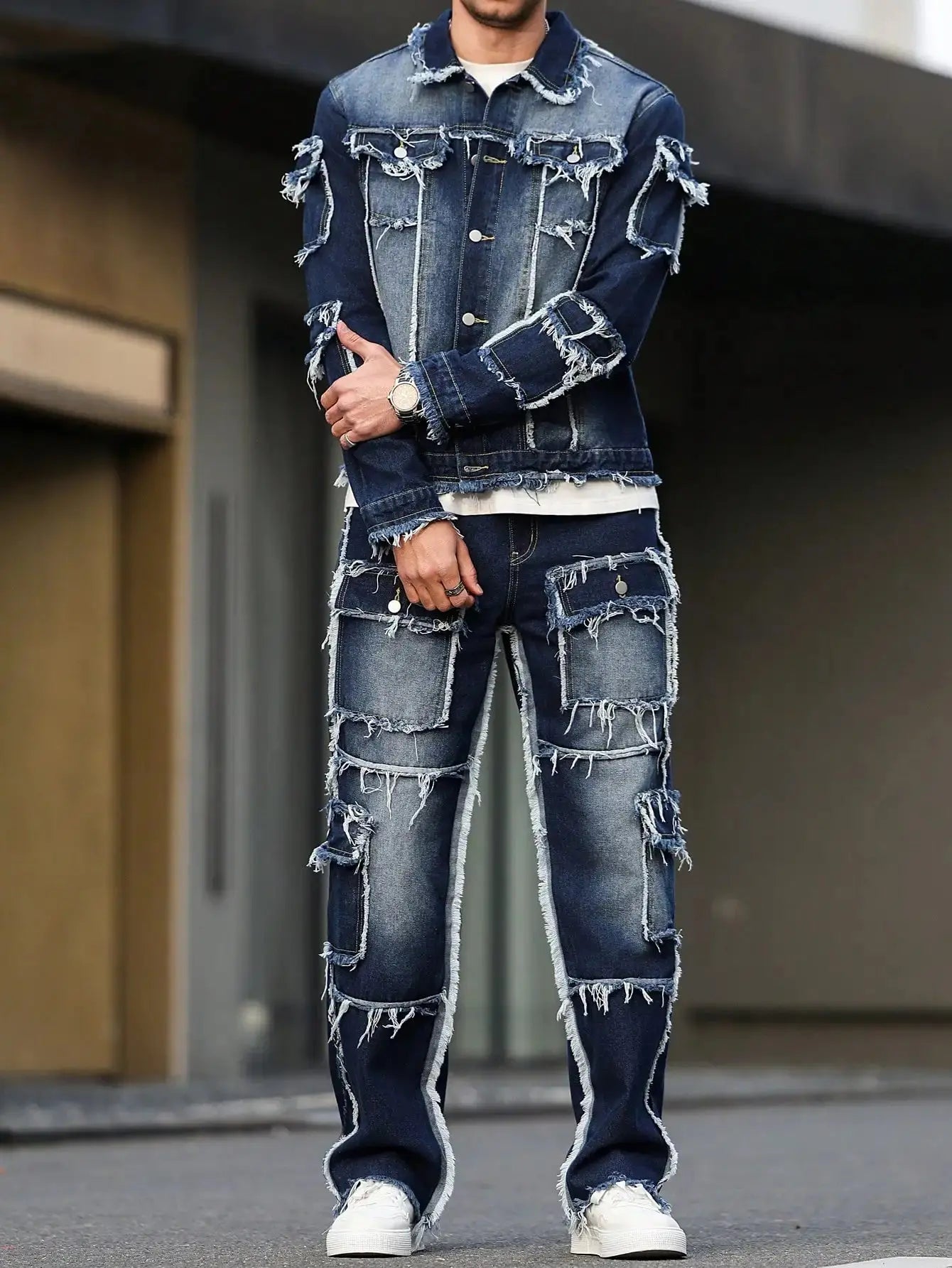 "Completo uomo in denim patchwork con giacca e jeans strappati" All You Need