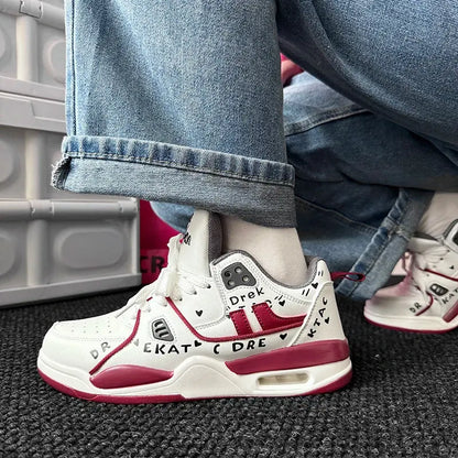 "Sneakers gialle con dettagli neri e suola bianca" 👟 All You Need