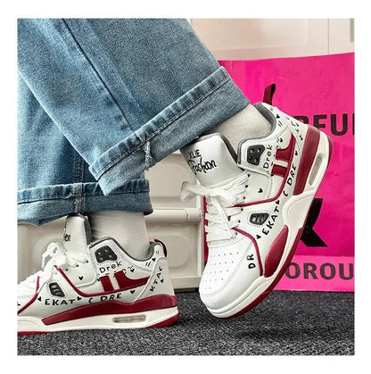 "Sneakers gialle con dettagli neri e suola bianca" 👟 All You Need