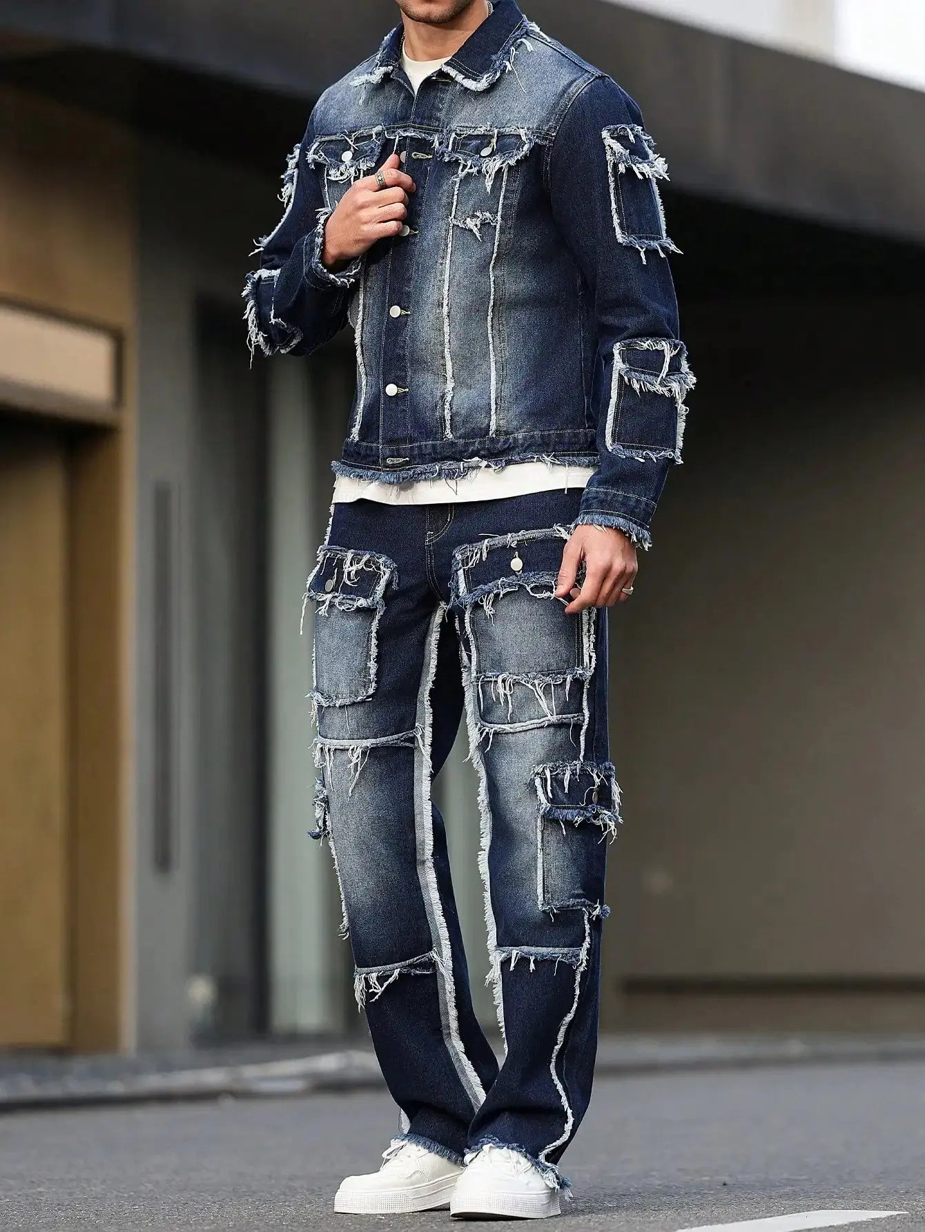 "Completo uomo in denim patchwork con giacca e jeans strappati" All You Need