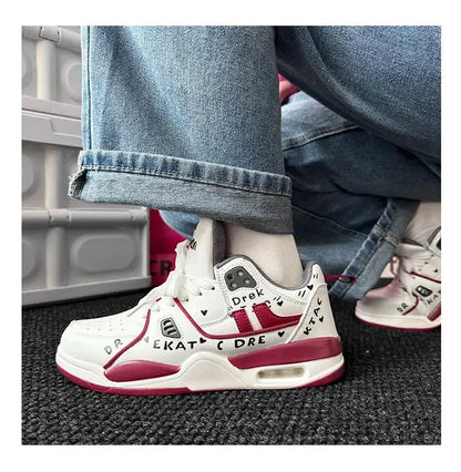 "Sneakers gialle con dettagli neri e suola bianca" 👟 All You Need