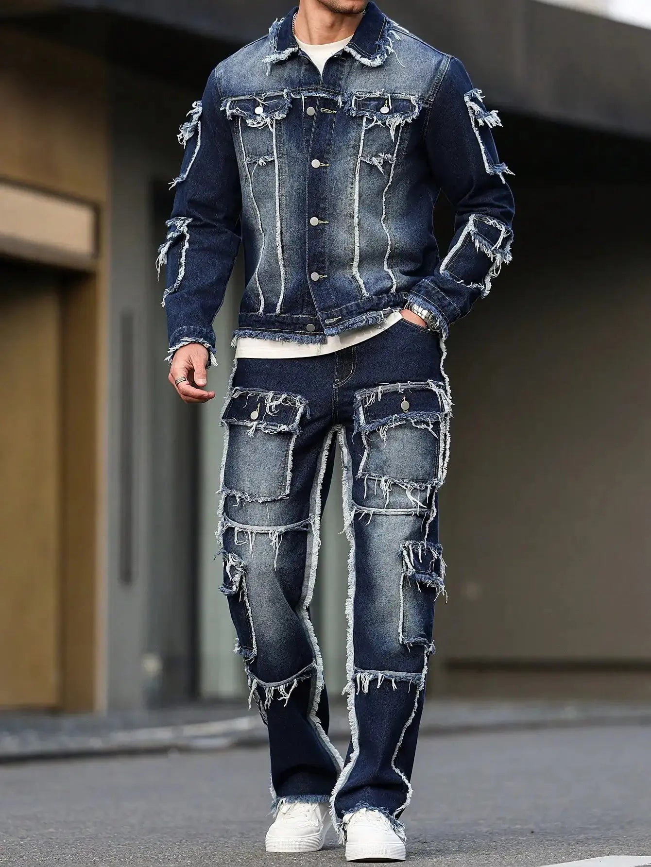 "Completo uomo in denim patchwork con giacca e jeans strappati" All You Need