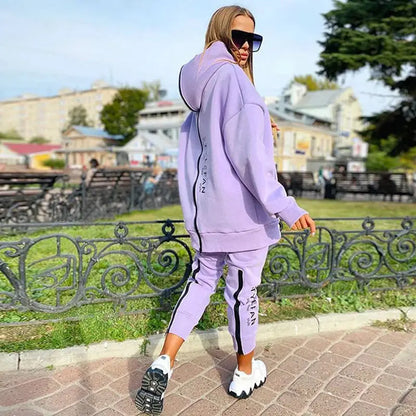 "Completo sportivo donna nero con dettagli bianchi e sneakers chunky" All You Need