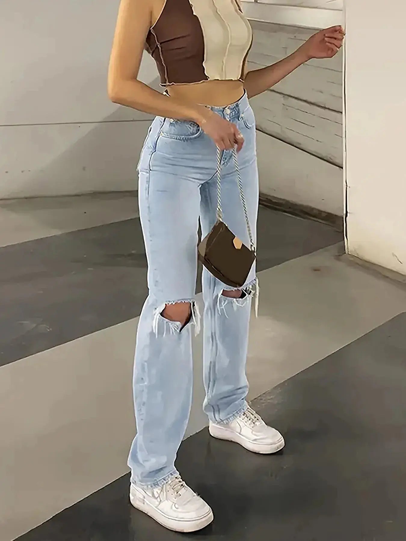 "Jeans a vita alta strappati al ginocchio in denim chiaro" 👖 All You Need