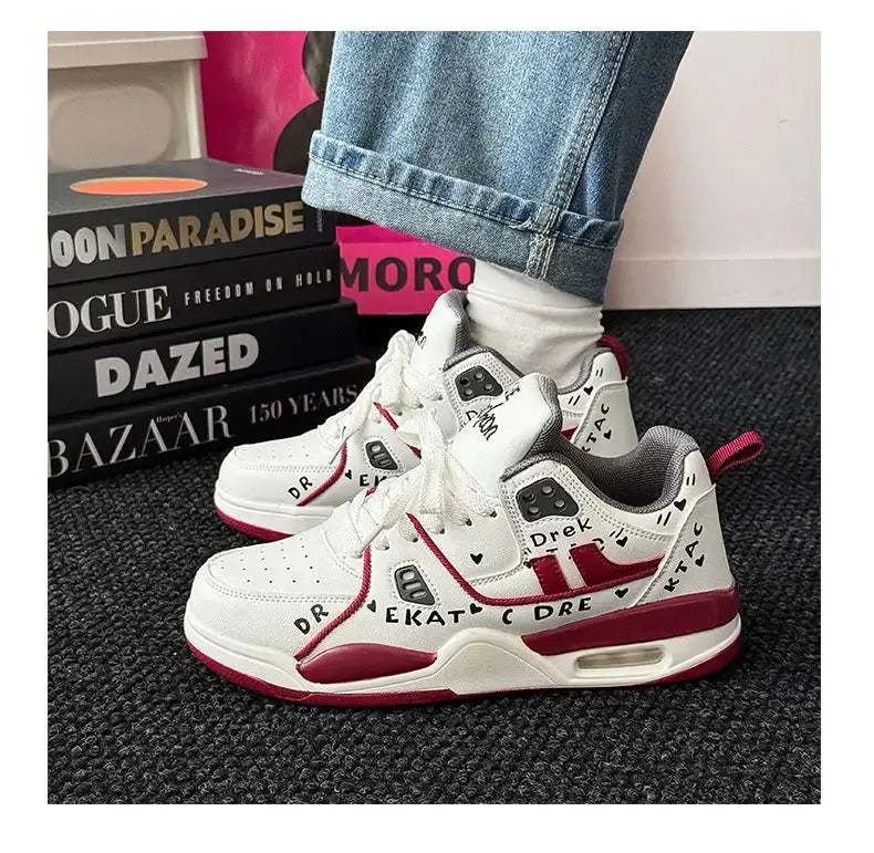 "Sneakers gialle con dettagli neri e suola bianca" 👟 All You Need