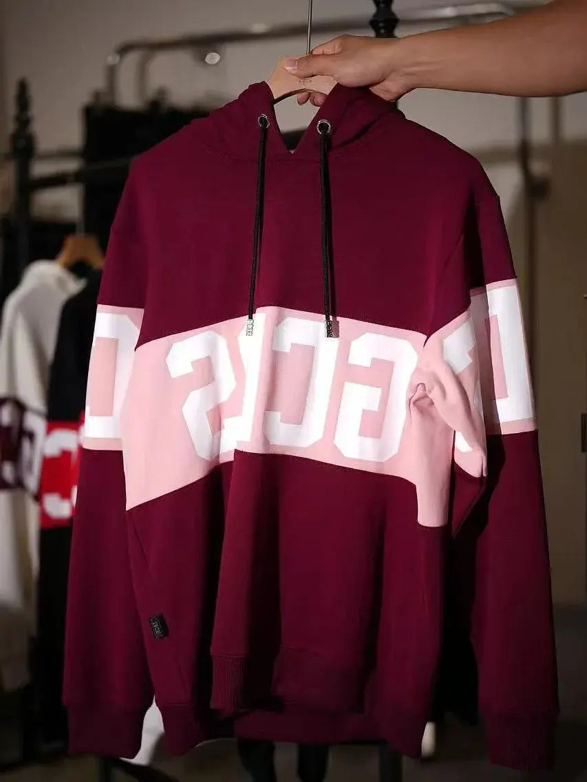 "Felpa nera con cappuccio e logo bianco/rosso a fascia" All You Need