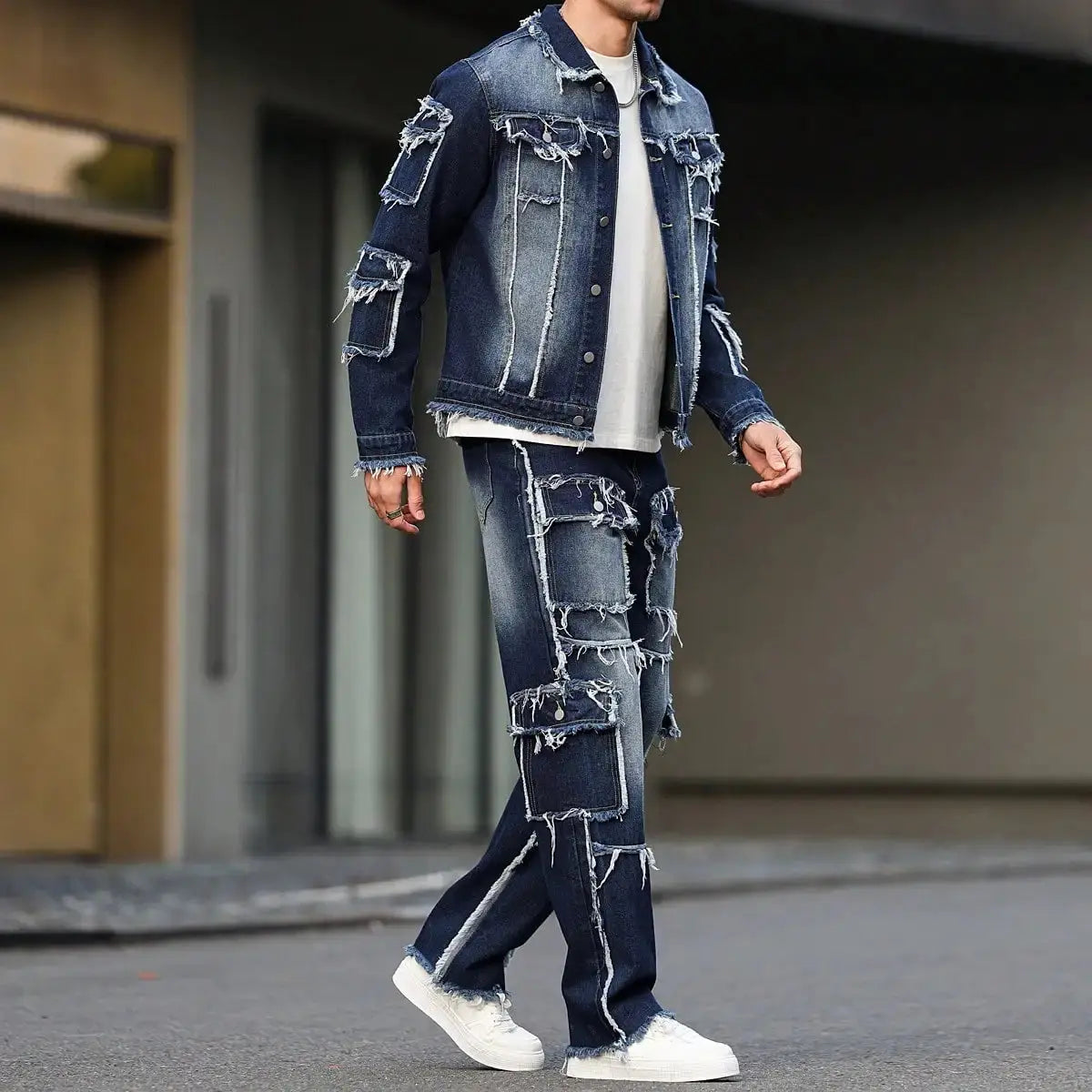 "Completo uomo in denim patchwork con giacca e jeans strappati" All You Need